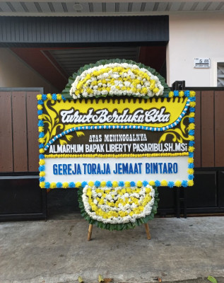 Papan Bunga Duka di Pasar Gunungsitoli
